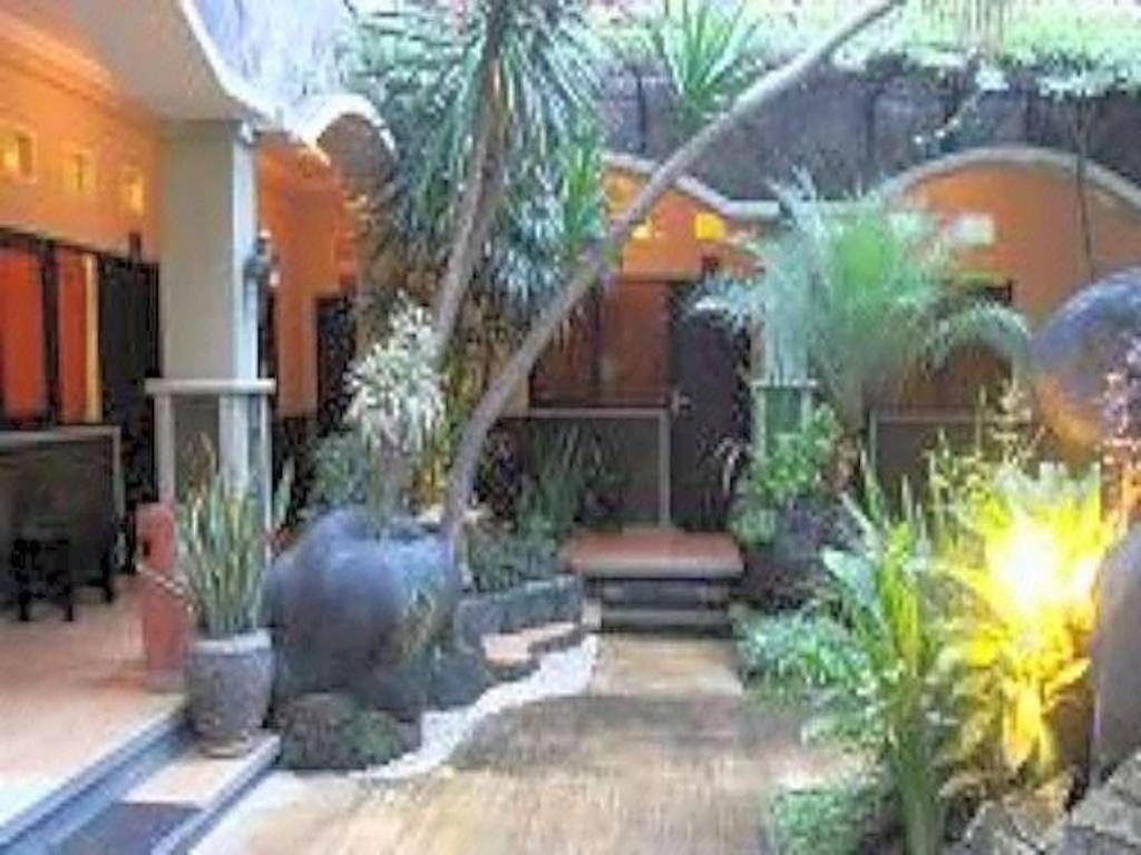 Crown Hotel Lombok Матарам Екстер'єр фото