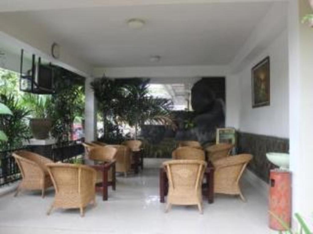 Crown Hotel Lombok Матарам Екстер'єр фото