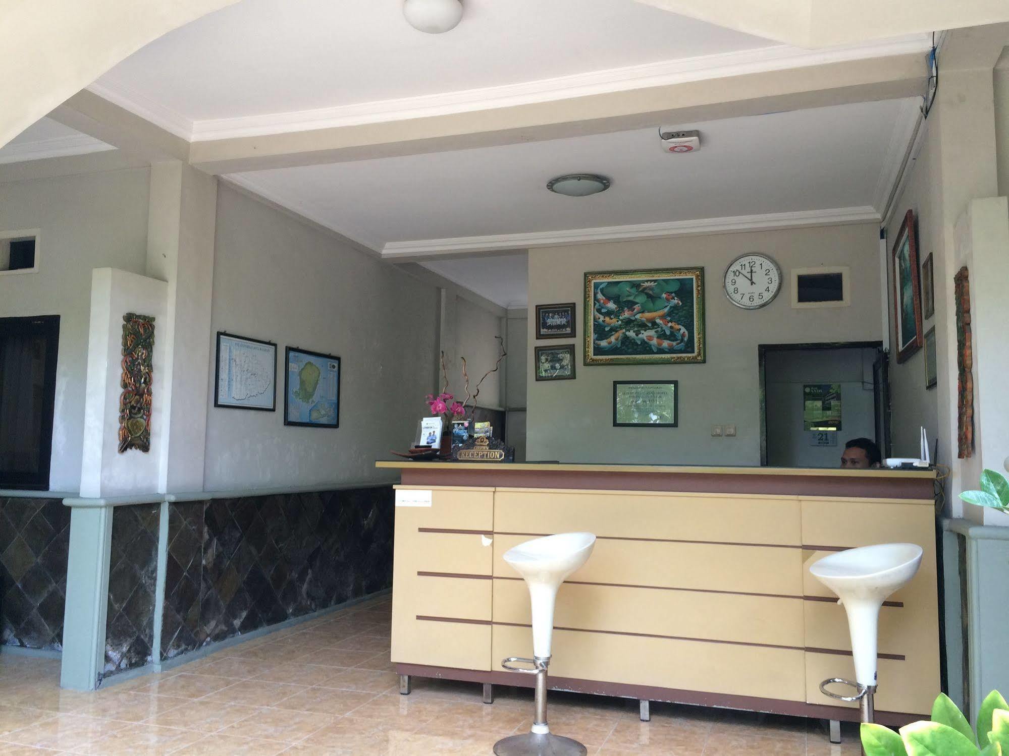 Crown Hotel Lombok Матарам Екстер'єр фото
