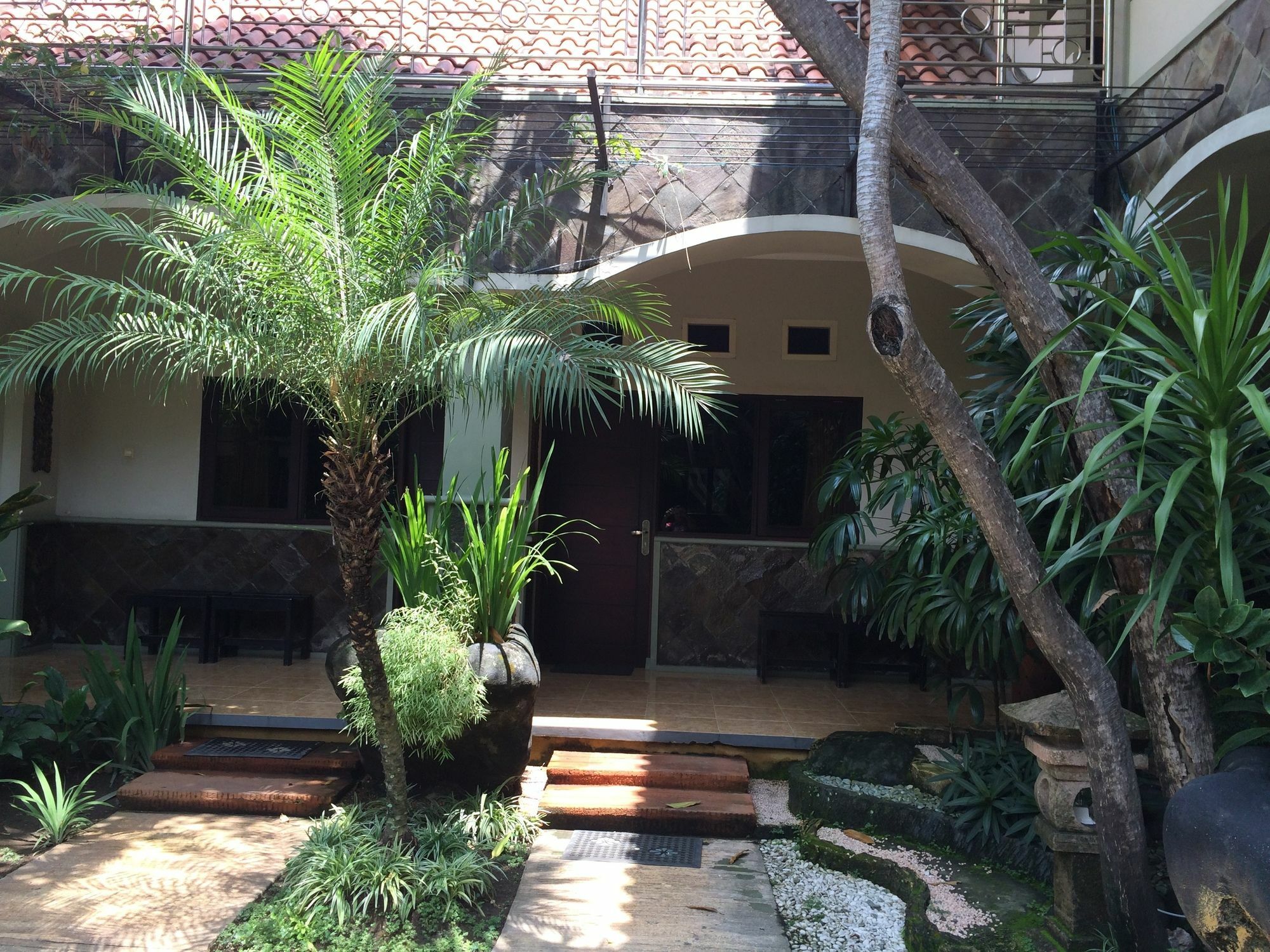 Crown Hotel Lombok Матарам Екстер'єр фото